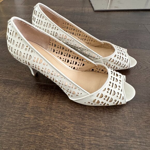 Calvin Klein Leather Perforated Peep Toe Low-heeled Pump - Size 10 - Picture 5 of 7